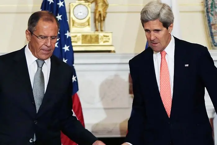 Лавров зове САЩ да обуздаят Киев
