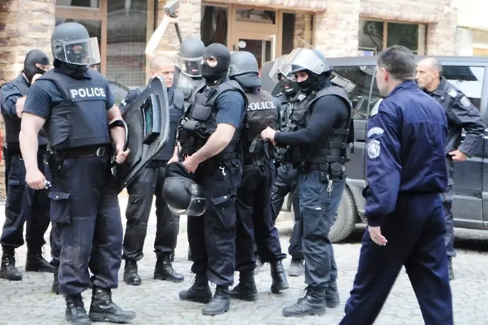 Командоси изведоха барикадиран психоболен в Пловдив
