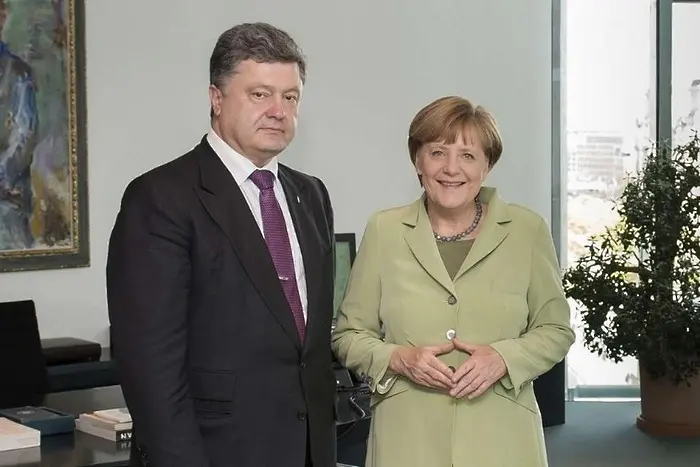 Меркел удари рамо на Шоколадовия крал