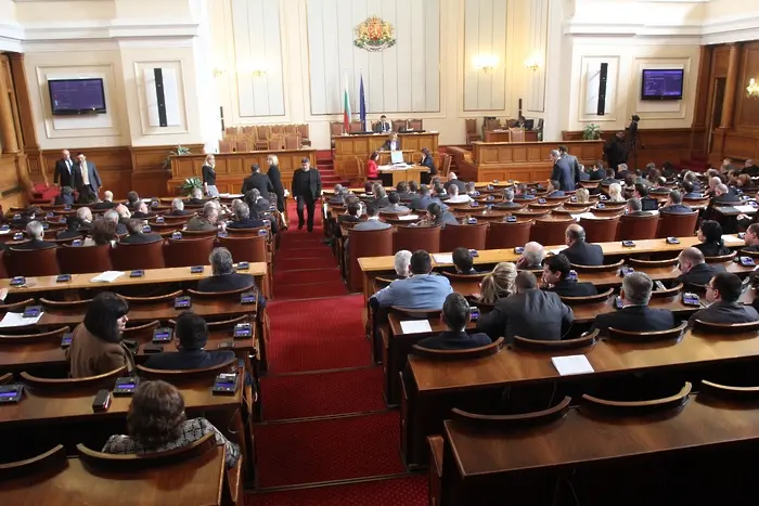 Депутатите гледат днес Бюджет 2015 и пенсионната реформа