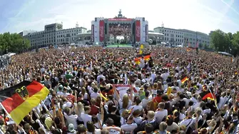 Германските национали посрещнати като крале в Берлин (снимки)
