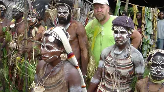 Папуа: канибали и злато, пазено от крокодили