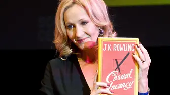 Джоан Роулинг дари с вълшебна пръчка оцеляло дете от касапница в Тексас