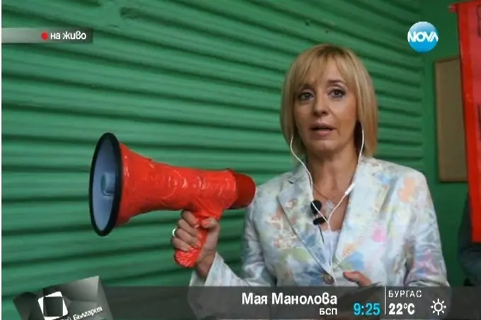 Мая Манолова на протест срещу кабинета