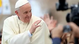 Папата: Излезте от социалните мрежи, говорете си на живо