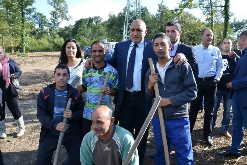 Уроците на Бойко Борисов - как се сади дърво