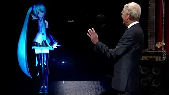 Японска певица-холограма пя на живо в шоуто на Летерман (видео)