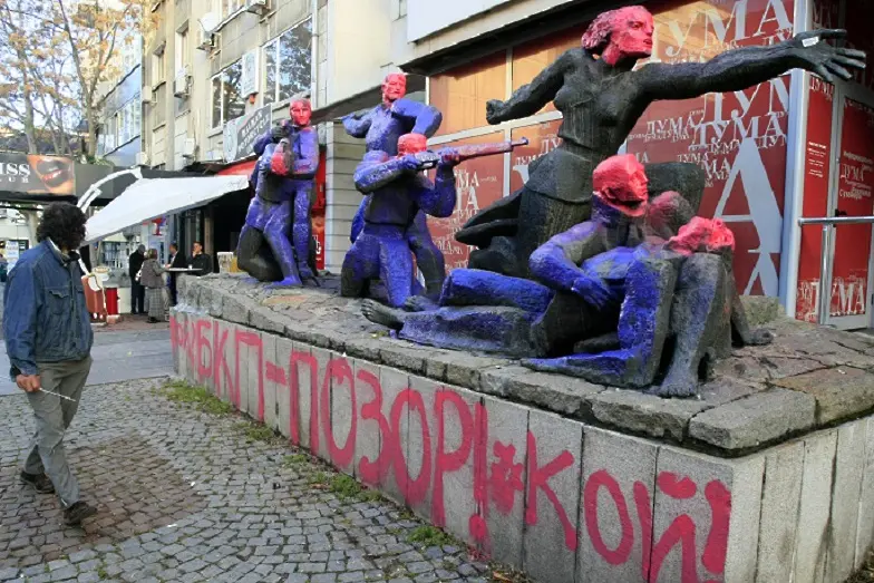 Боядисаният паметник на „Позитано“ отива в Страсбург