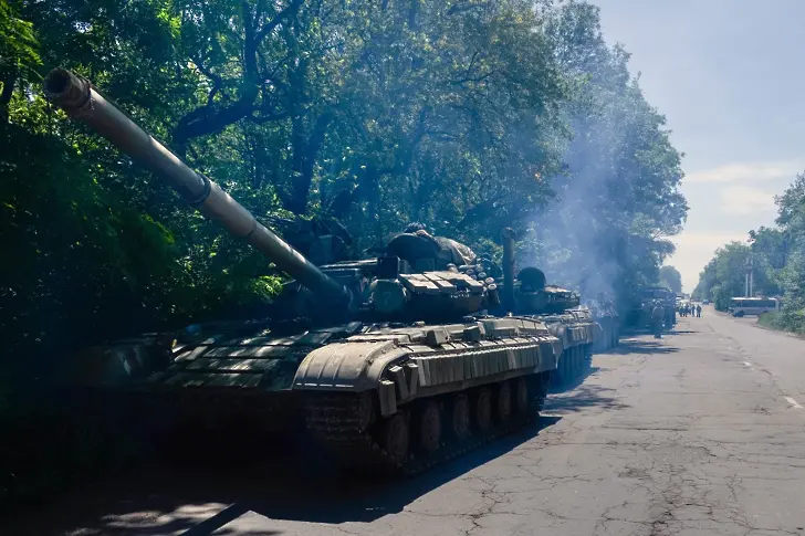 Киев: В Украйна нахлува колона от 32 танка и 16 артилерийски системи!