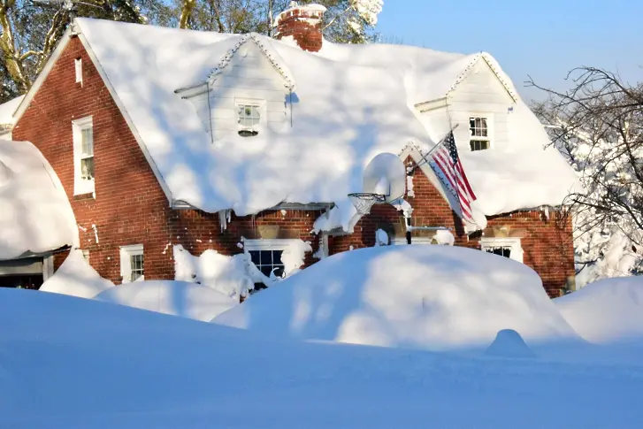 Хиляди хора в снежен капан в САЩ (снимки)