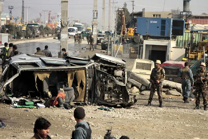 Талибан-камикадзе взриви британски конвой в Кабул