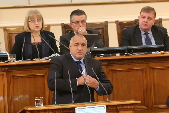 Борисов: По-добре ДПС в парламента, отколкото пред джамията