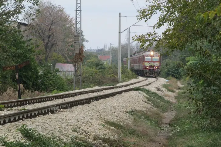 Нищо ново в БДЖ: Запали се локомотив в движение