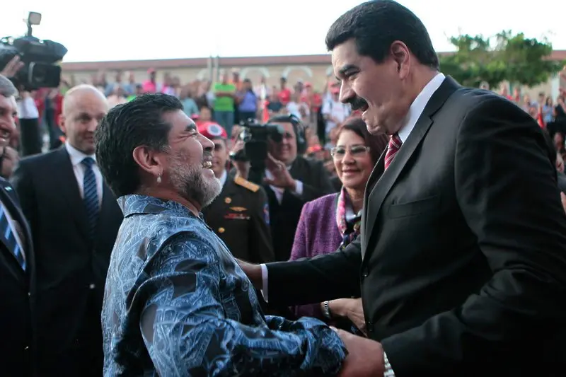 Марадона заспа при реч на Николас Мадуро (видео)