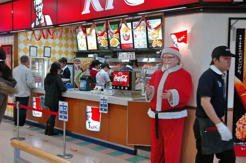 Японската Коледа като ядене на пържени пилета от KFC