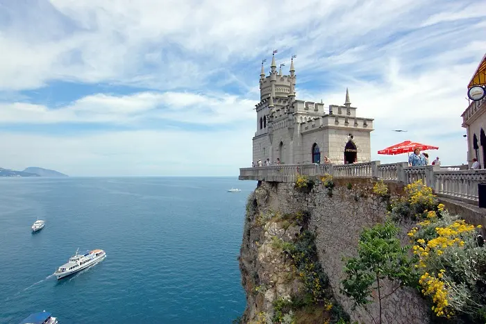 ЕС забрани туризма и инвестициите в Крим