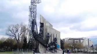 Паметникът почти разглобен, Старчев още иска реставрацията му