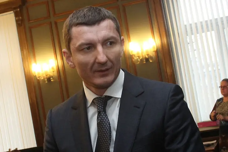 Зам.-военен министър съди Валери Симеонов за дискриминация