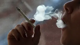 Депутат от БСП лобира да падне забраната за пушене