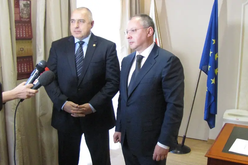 Борисов и Станишев в „крехък“ мир. Атакуват заедно Шенген