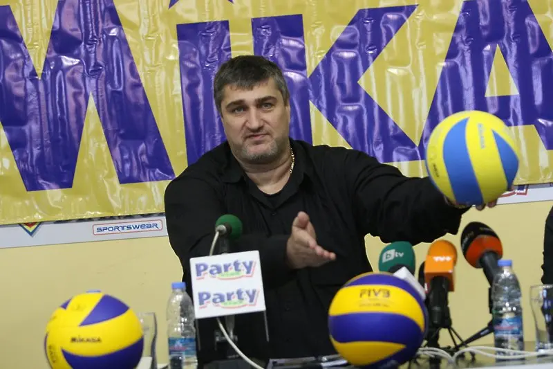 Опозицията във волейбола издигна Любо Ганев за шеф