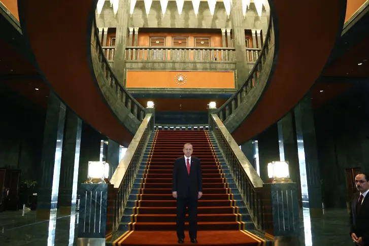 Ердоган с параноя - страх го е да не го отровят с храна