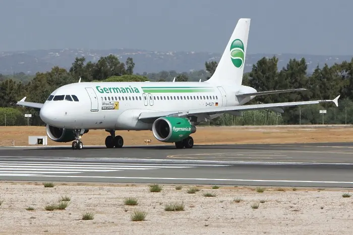 Самолет кацна в Бургас заради починал пътник