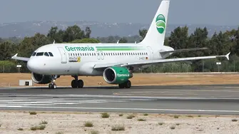 Самолет кацна в Бургас заради починал пътник