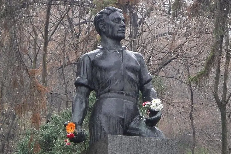 142-годишнината от обесването на Левски в снимки