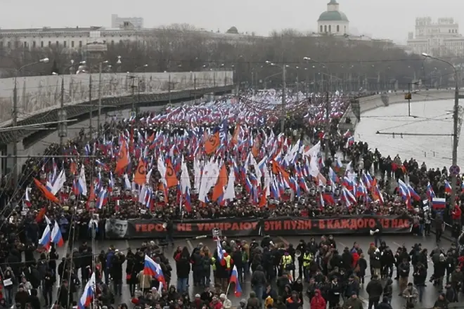 Арестуваха украински депутат на марша за Немцов в Москва