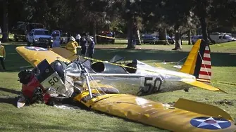 Харисън Форд се разби със самолет на голф игрище (видео, снимки)