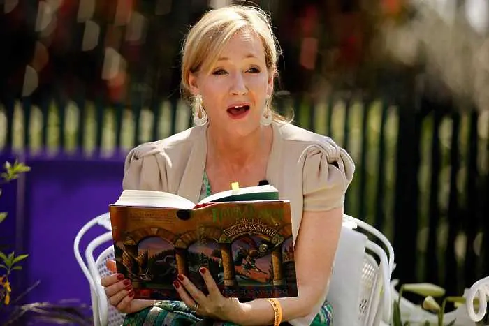 Четири нови книги от света на Хари Потър издава онлайн Дж. К. Роулинг