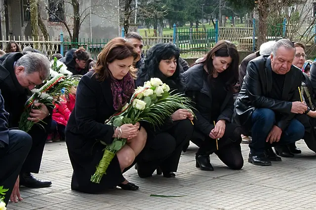 Министър, главен секретар и роднини - заедно с почит пред Шарков