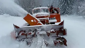 Армията помага в снежния ад, 700 машини чистят пътищата