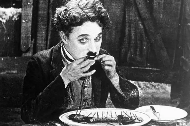 Чарли Чаплин карал жена си да правят секстройка