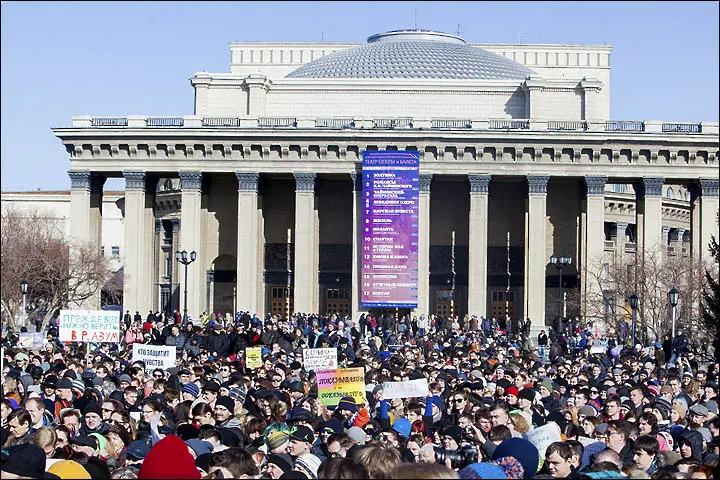 Десетки хиляди на протест срещу цензурата в Новосибирск