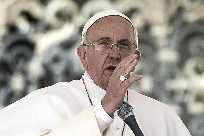 Папата: Богът на парите докара кризата с бежанците