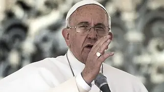 Папата: Богът на парите докара кризата с бежанците