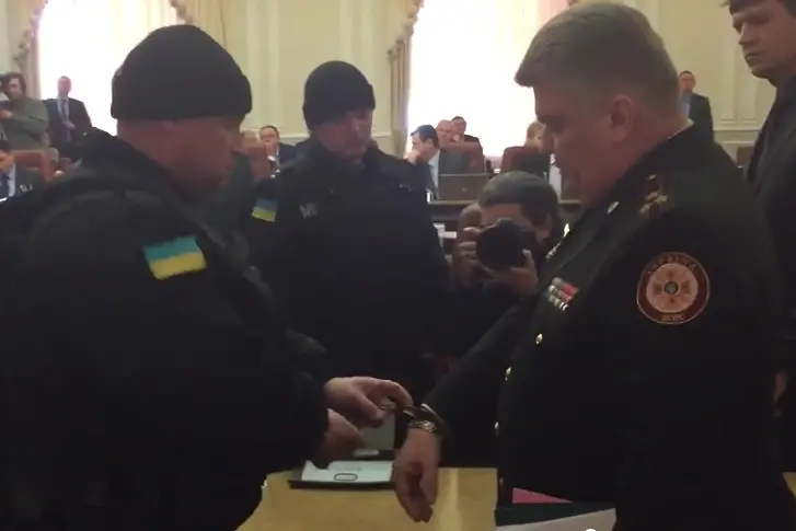 Арестуват висши чиновници на правителствено заседание в Киев (видео)