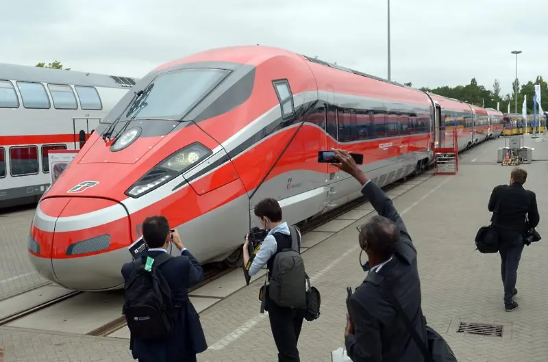 Китай направи влак на въздушна възглавница, развиващ 600 км/ч