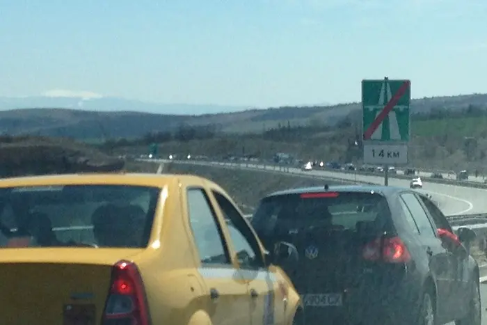 Тежко задръстване влуди шофьорите по магистрала 