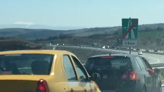 Тежко задръстване влуди шофьорите по магистрала 