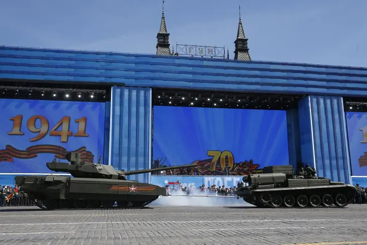 Руският танк чудо се скапа току пред парада (обновена)
