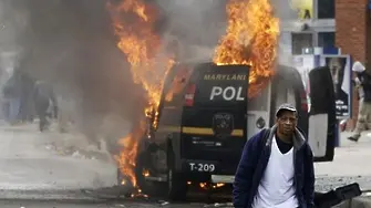 Ожесточени сражения между чернокожи и полиция в Балтимор (СНИМКИ)
