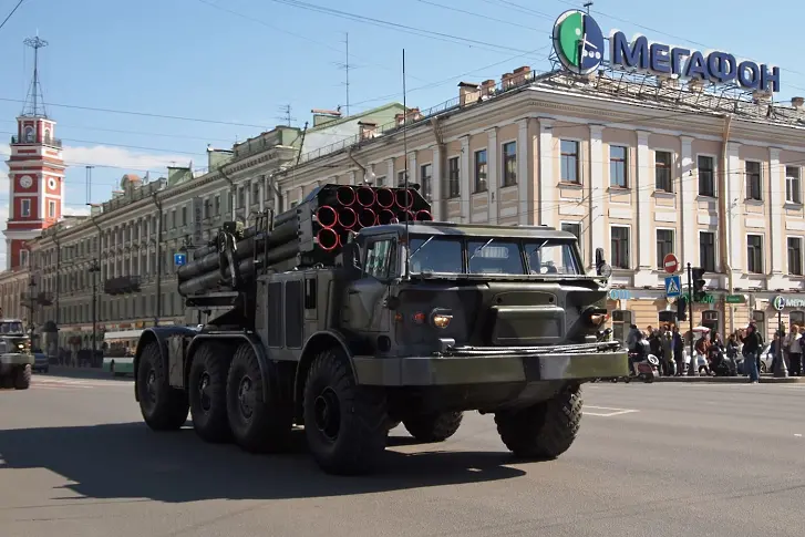 Русия пак струпва оръжие и техника край Украйна