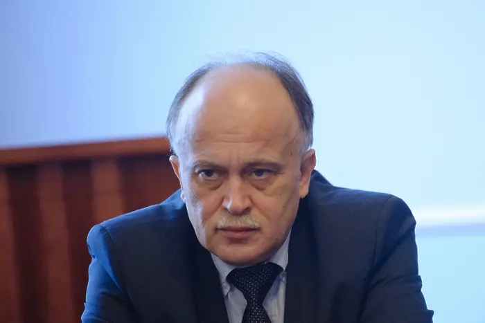 Зам.-министър Пенков: Лекарства за 200 млн. лв. се препродават нелегално