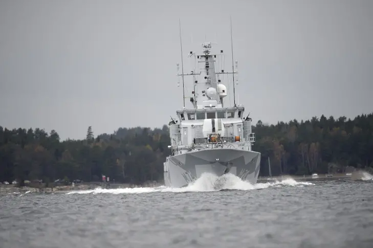 Финландия стреля по чужда подводница