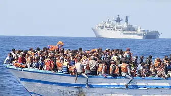 ЕС започва морския лов на трафиканти на хора