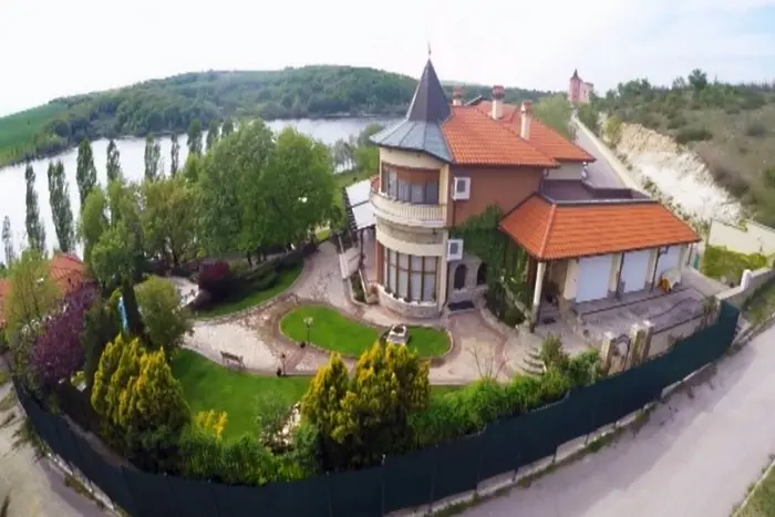 Домът на хасковския кмет струва 2,5 млн. лева (снимки)