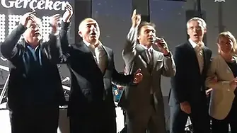Вижте как натовски външни министри пеят с чувство 